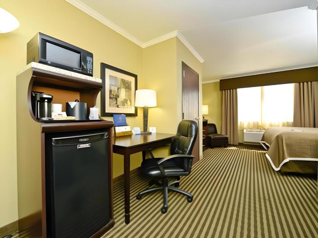 Best Western Plus Olathe Hotel Exterior foto