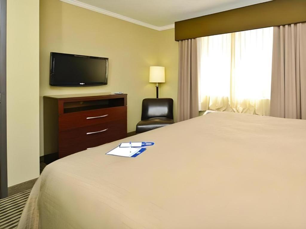 Best Western Plus Olathe Hotel Exterior foto