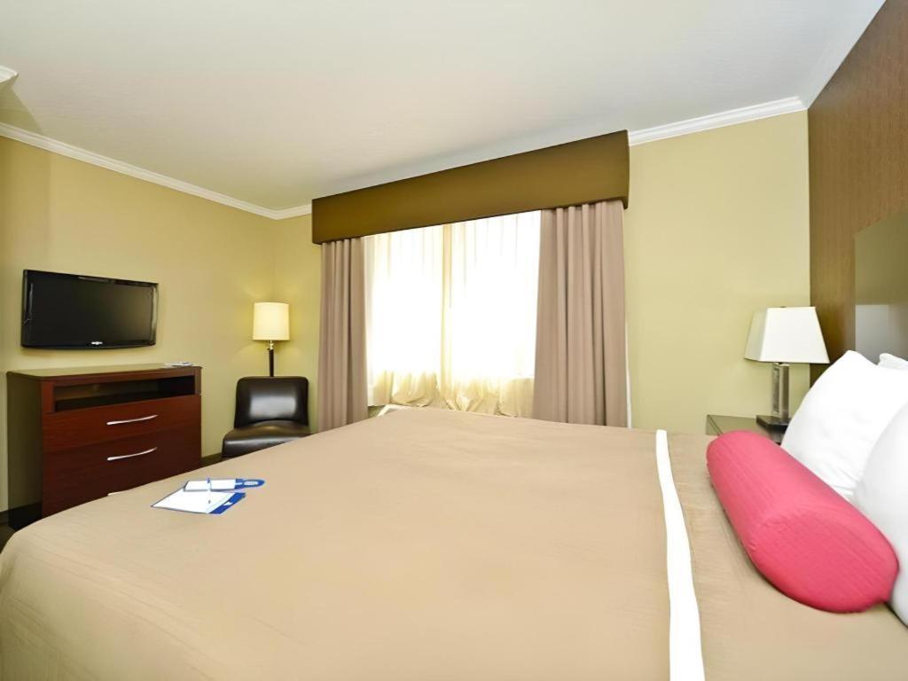 Best Western Plus Olathe Hotel Exterior foto